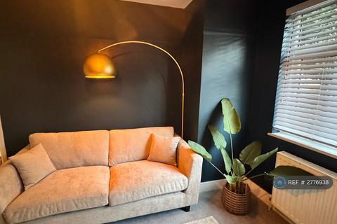 1 bedroom flat to rent, Kimble Road, London, SW19