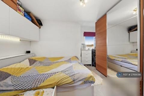 1 bedroom flat to rent, Barrett Court, London, NW10