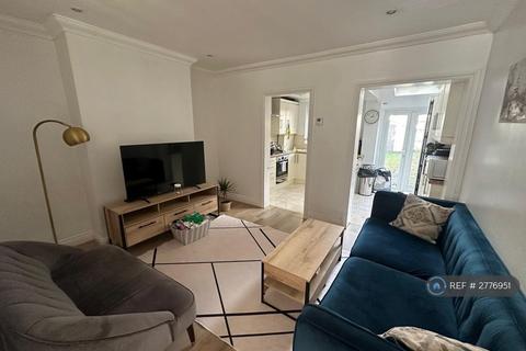 3 bedroom terraced house to rent, Station Road, St. Pauls Cray, Orpington, BR5