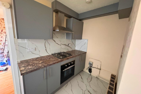 3 bedroom semi-detached house to rent, Queslett Road, Birmingham