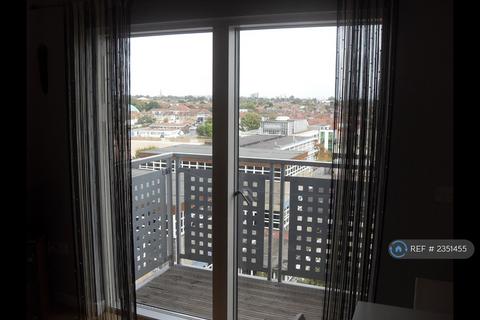 2 bedroom flat to rent, Prince Regent Road, Hounslow, TW3