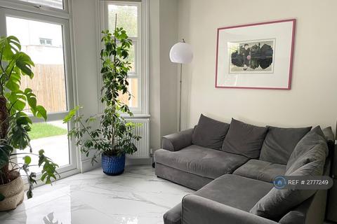 2 bedroom flat to rent, Deronda Road, London, SE24