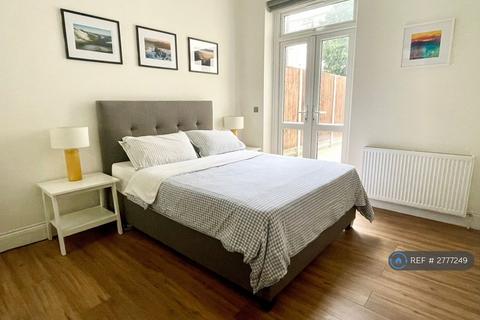 2 bedroom flat to rent, Deronda Road, London, SE24