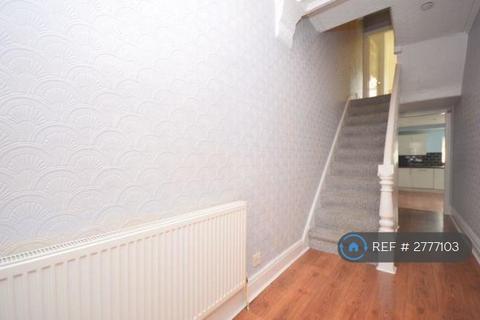 3 bedroom terraced house to rent, Cramond Avenue, Liverpool, L18