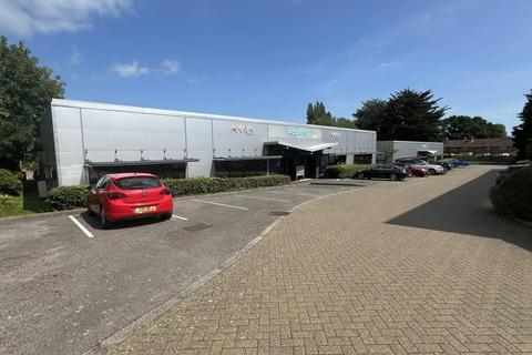 Showroom to rent, Martin Rd Havant PO9 5TL