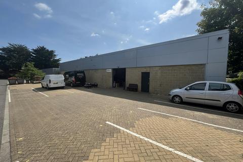 Showroom to rent, Martin Rd Havant PO9 5TL