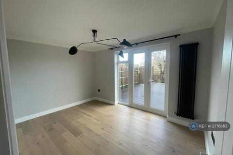 2 bedroom flat to rent, Elstree Hill North, Borehamwood, WD6
