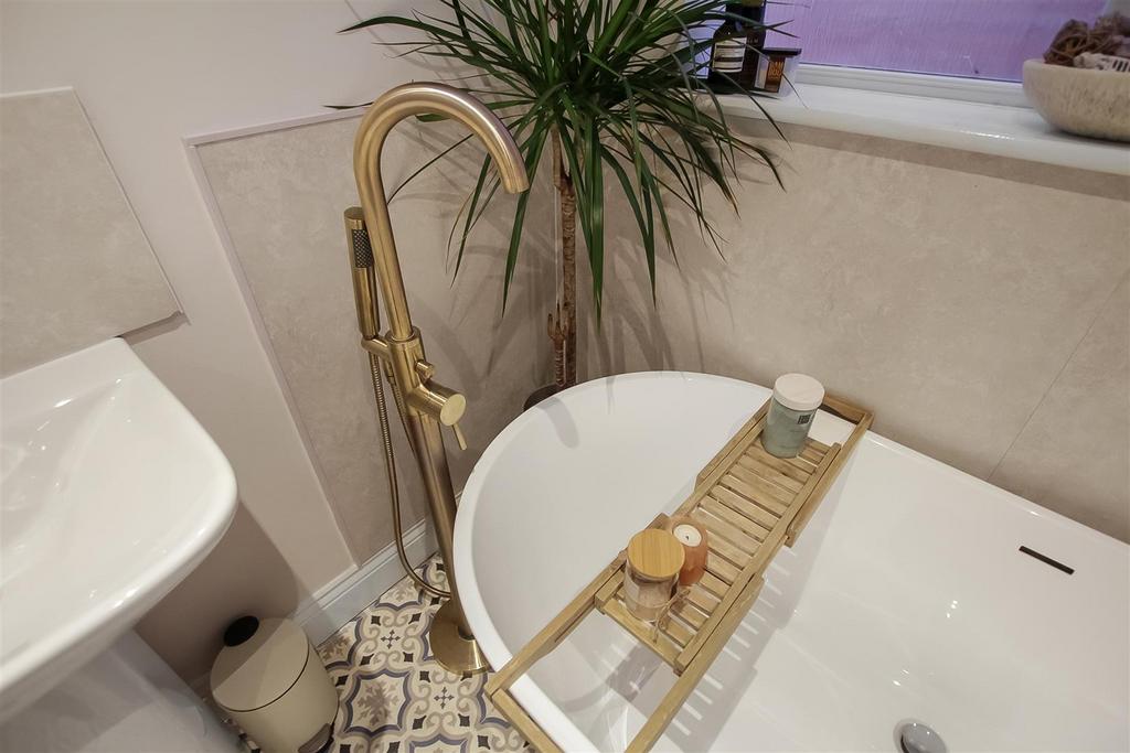 Family Bathroom/WC