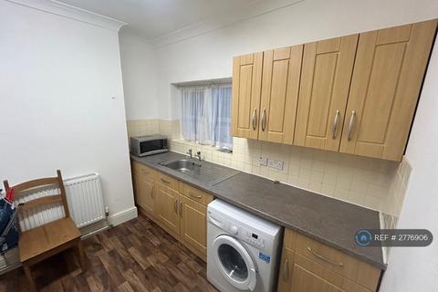 2 bedroom flat to rent, Suffolk Road, Lowestoft, NR32