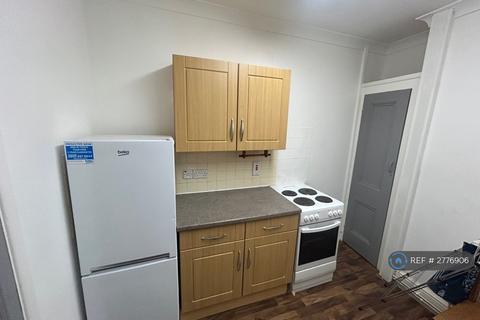 2 bedroom flat to rent, Suffolk Road, Lowestoft, NR32