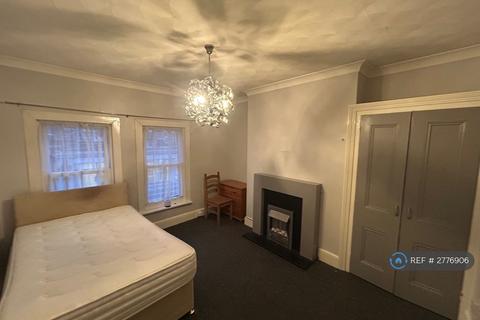 2 bedroom flat to rent, Suffolk Road, Lowestoft, NR32