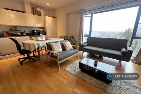 2 bedroom flat to rent, Crownage Court, Sunbury-On-Thames, TW16