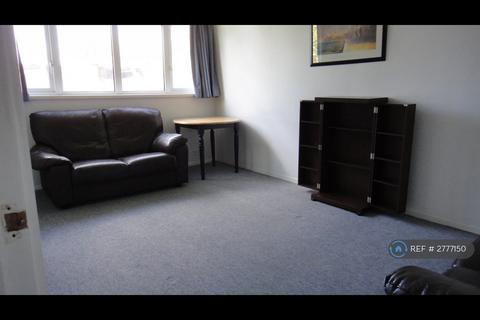 3 bedroom flat to rent, Copeland House, London, SW17