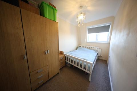 2 bedroom flat to rent, Southbury Court,South Street, Romford