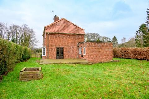 3 bedroom detached house to rent, Brookside, Hovingham, York