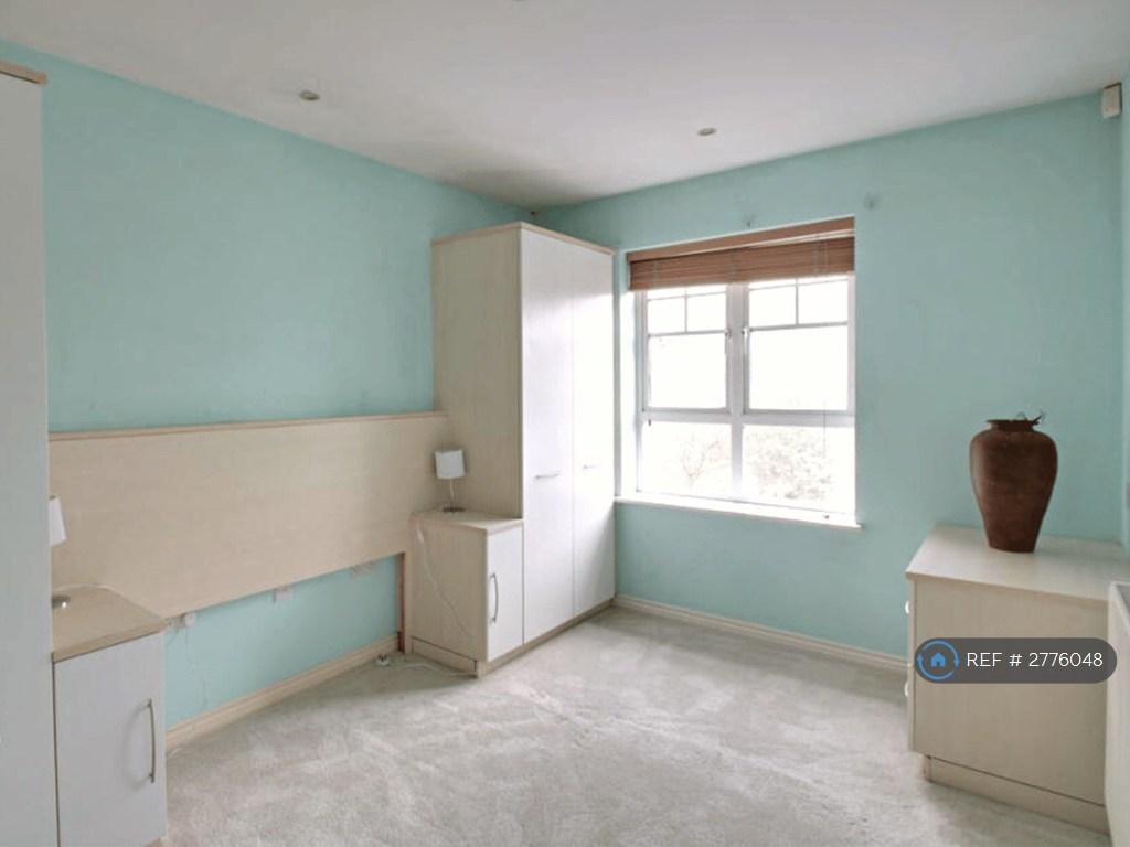 Fitted Units Giving Ample Wardrobe Space