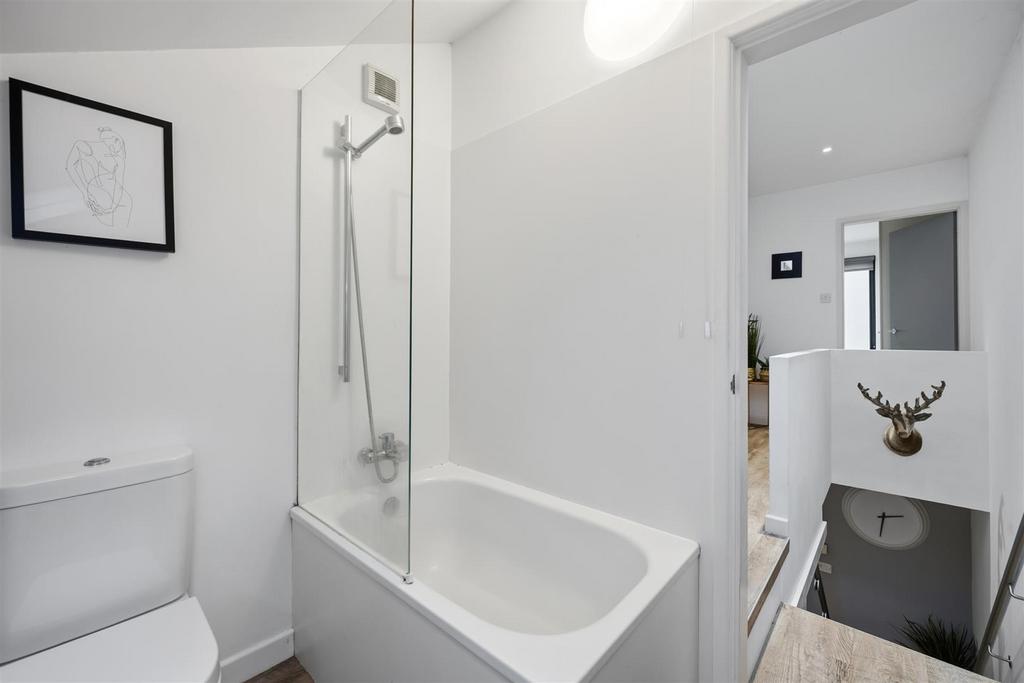 Bathroom - bath.jpg