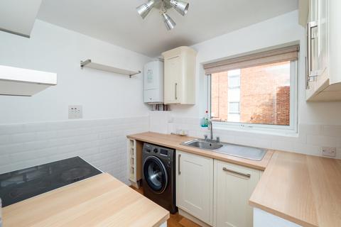 undefined, Gloucester Court, Sutton SM2