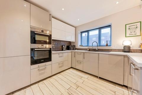 3 bedroom semi-detached house for sale, Warwick Road, Newark, NG24
