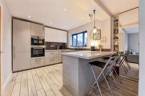 3 bedroom semi-detached house for sale, Warwick Road, Newark, NG24