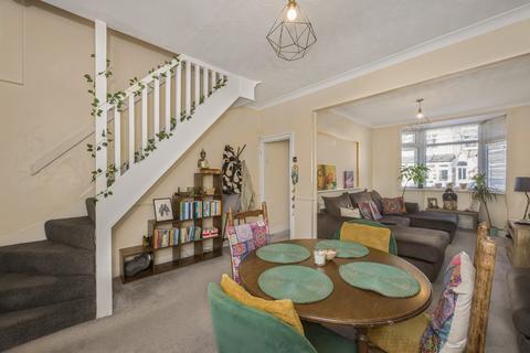 2 bedroom terraced house for sale, Kingsland Road, London, E13