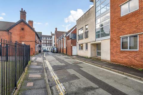 Newbury,  Berkshire,  RG14