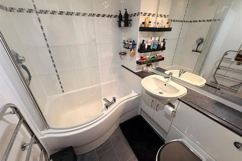 2 bedroom apartment for sale, Waterside Gardens, Astley Bridge, Bolton, Greater Manchester, BL1