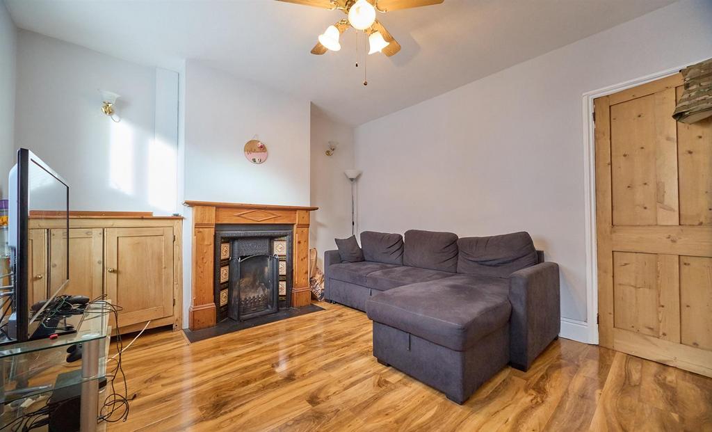 Lounge to front