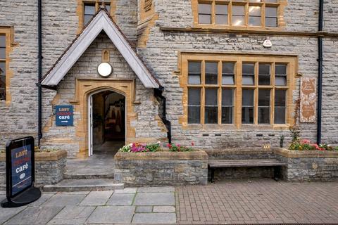 Mixed use to rent, 83 High St Street BA16 0EZ