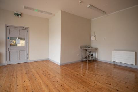 Mixed use to rent, 83 High St Street BA16 0EZ