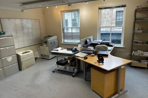 Office to rent, 74 Circus Mews Bath BA1 2PW