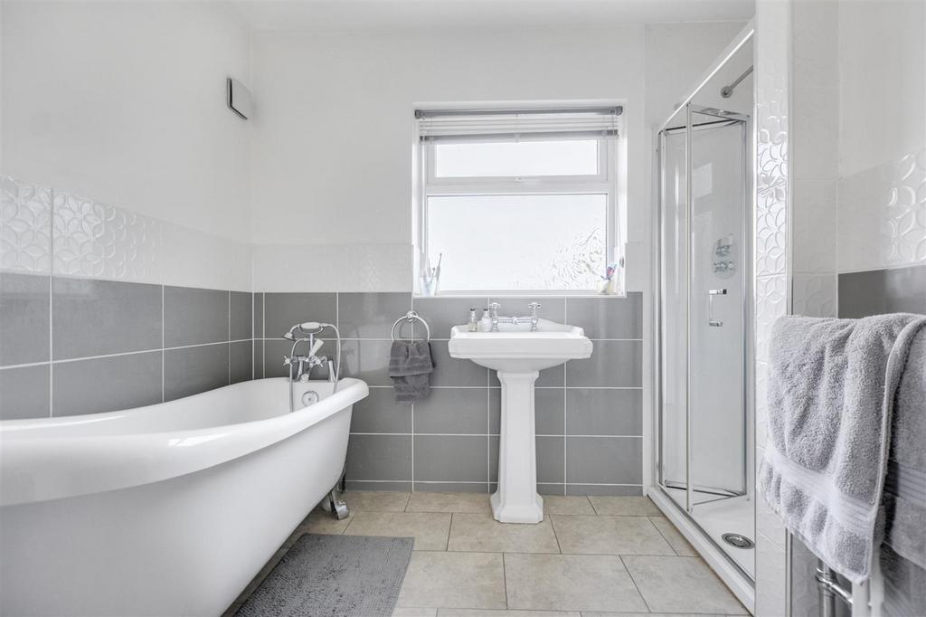 Bathroom 2.jpeg