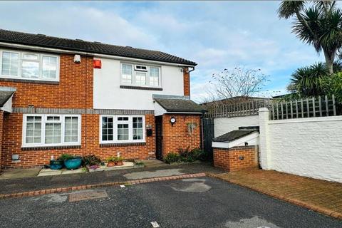 2 bedroom end of terrace house for sale, Muncies Mews, London, SE6