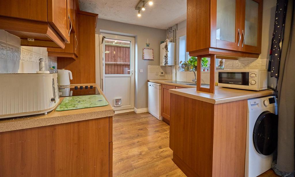 Fitted dining kitchen to rear