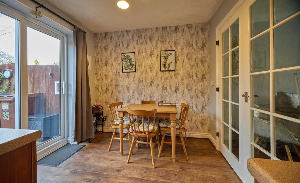 Fitted dining kitchen to rear