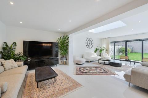 4 bedroom end of terrace house for sale, Rowden Road, Epsom