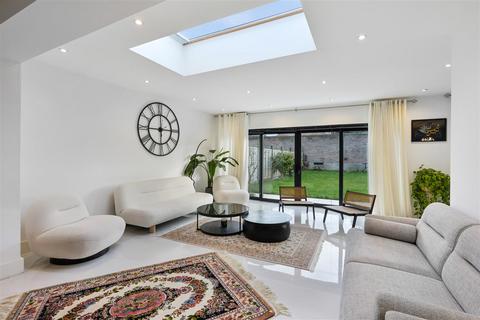 4 bedroom end of terrace house for sale, Rowden Road, Epsom