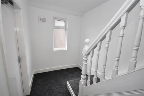 3 bedroom apartment to rent, Kelso Rd, Liverpool