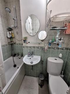 1 bedroom in a flat share to rent, Burcham Street, London E14