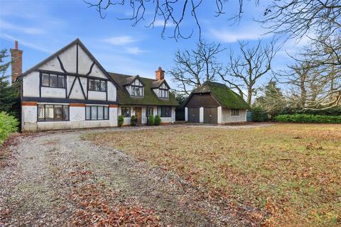 6 bedroom detached house for sale, East Hanningfield Road, Sandon, Chelmsford, Essex, CM2
