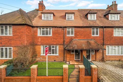 Lavender Park Road, West Byfleet, KT14