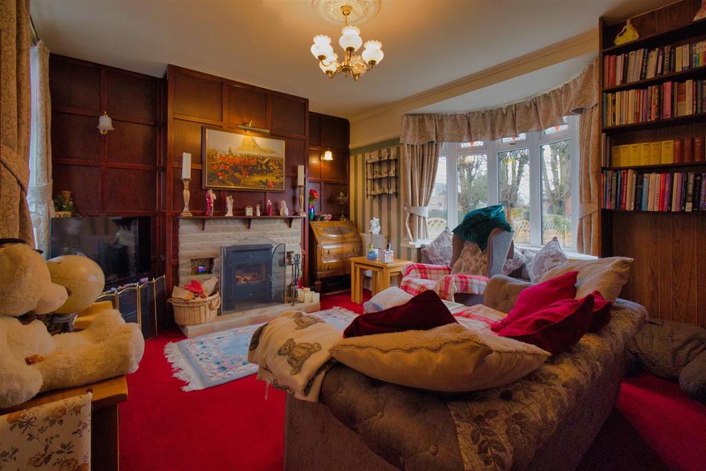 Lounge to front