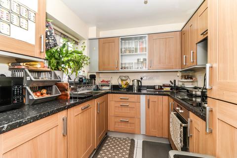 2 bedroom apartment for sale, Priory Fields, Watford, WD17