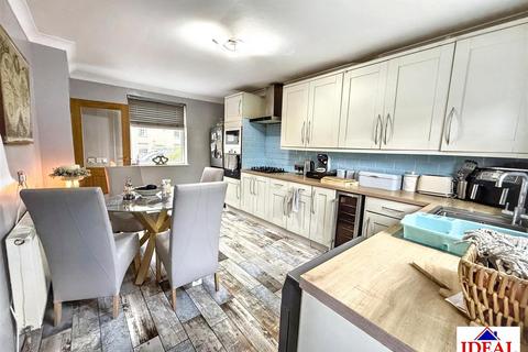 3 bedroom terraced house for sale, First Avenue, Woodlands, Doncaster