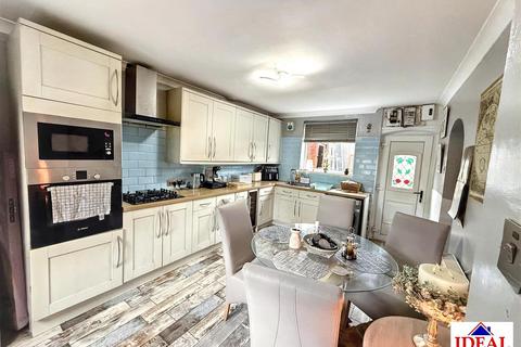 3 bedroom terraced house for sale, First Avenue, Woodlands, Doncaster