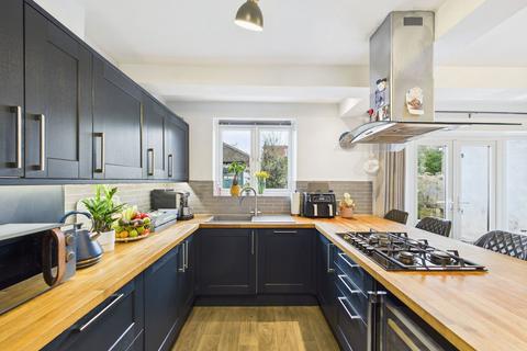 5 bedroom semi-detached house for sale, Cissbury Road, Worthing BN14