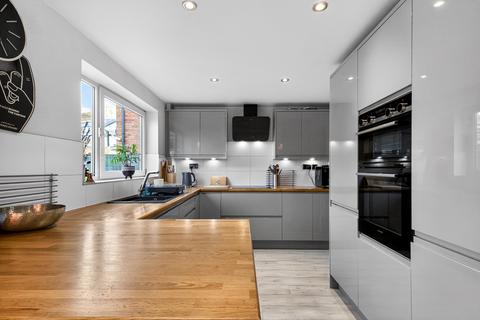 4 bedroom detached house for sale, Warwick Avenue, Wolverhampton, WV6
