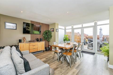 undefined, Rhodfa Logan, Rhyl, LL18