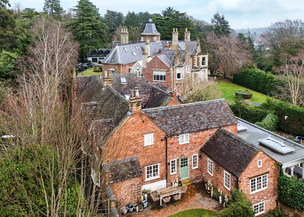 Viewlands Cottage-drone-1.jpg