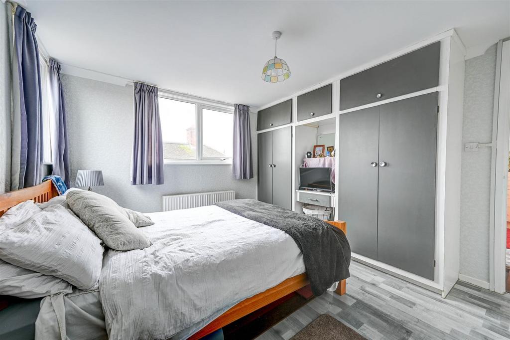 Bedroom 1 wardrobes.jpg
